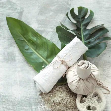 Bougie, galets et feuille verte, ambiance spa