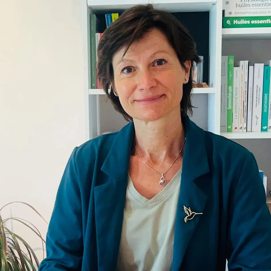 Christine Coste dans son cabinet